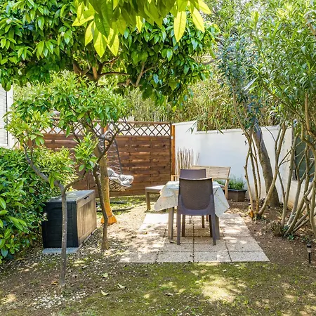 Valkane Private Garden Apartment *